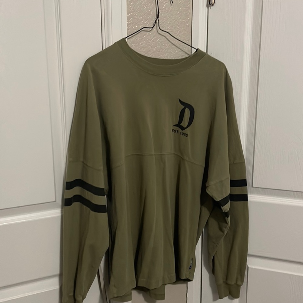 Medium long sleeve Disney Resort tee
